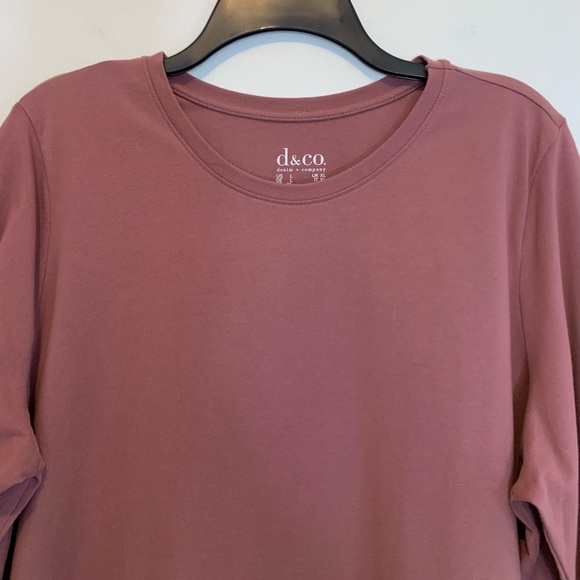 New D&Co Floral Embroidery Relaxed Top - Picture 3 of 7